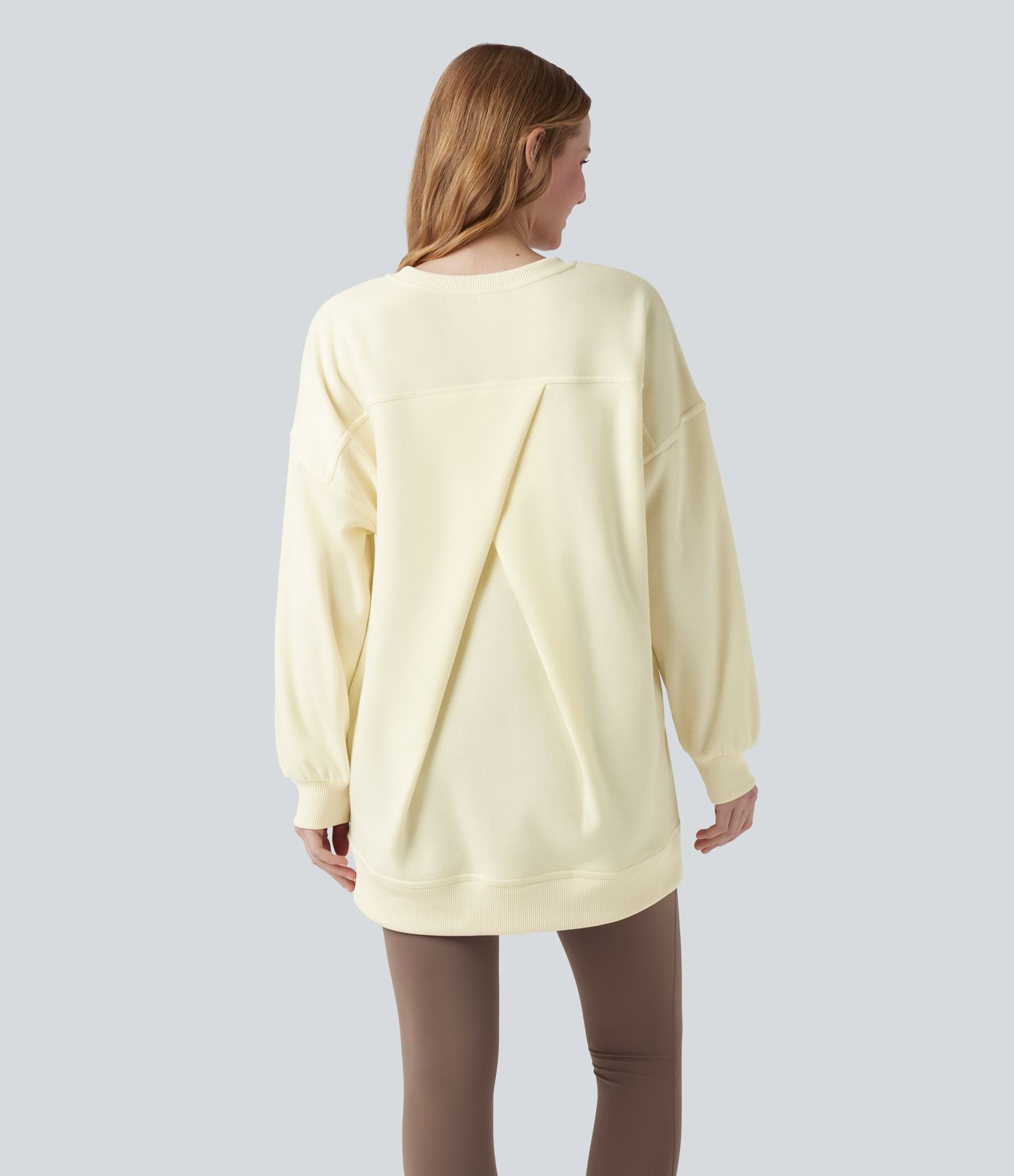 Ohlapna flis jopica z okroglim izrezom, dolgimi rokavi in žepom