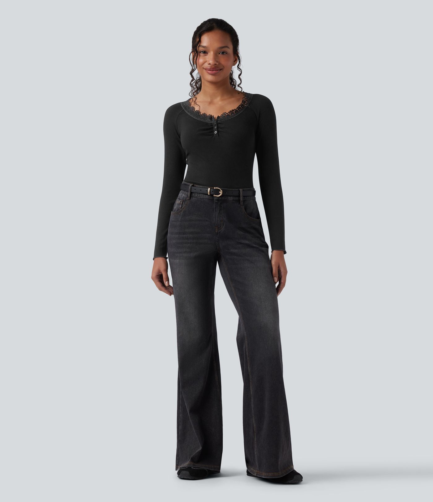 Ribbineuloksinen Henley-toppi kontrastipitsillä, pitkähihainen ja rento