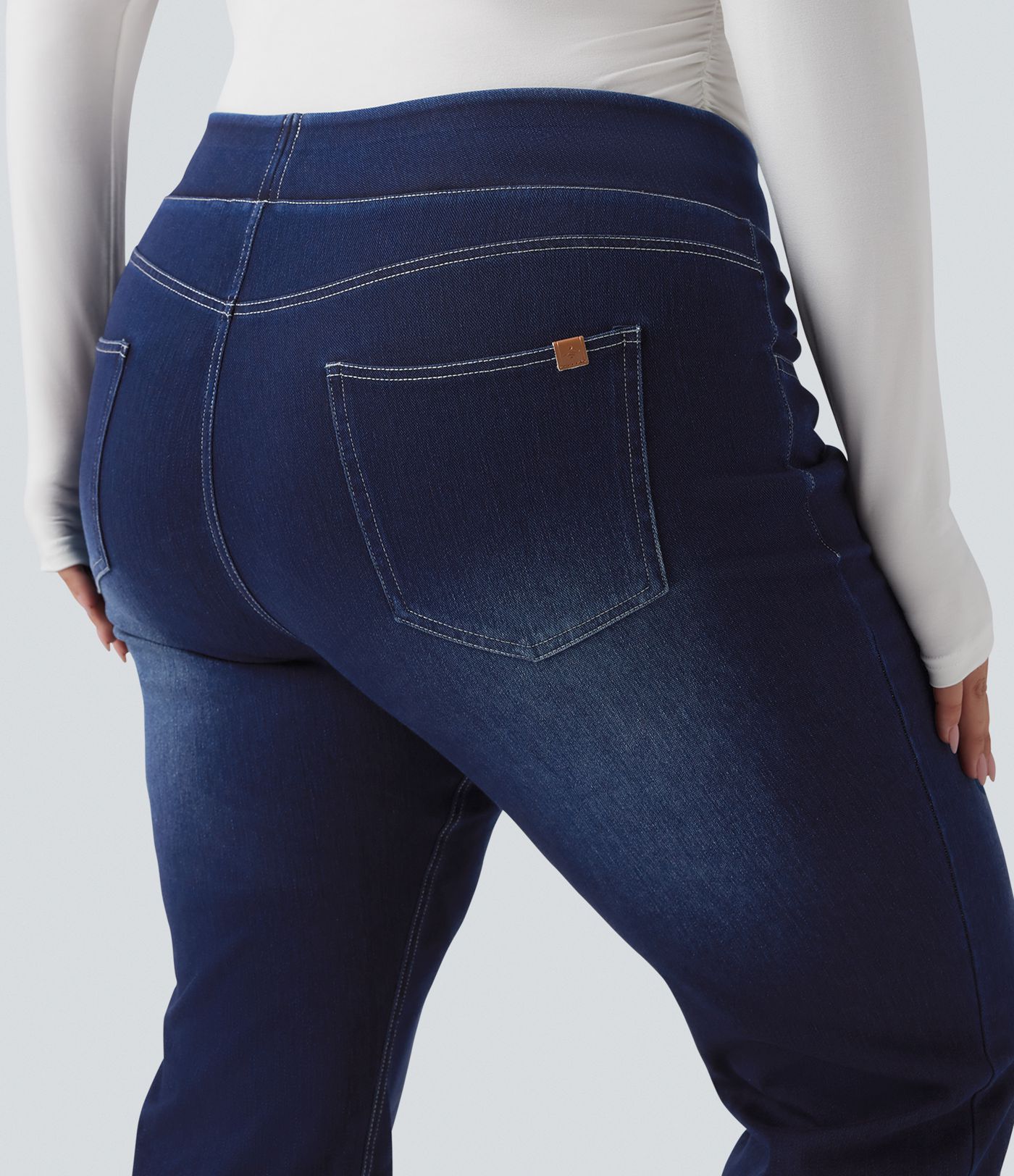 Plus Size Halara Flex™ Hoch taillierte Jeans mit mehreren Taschen, gewaschener, dehnbarer Strick, lässiger Bootcut, Übergröße