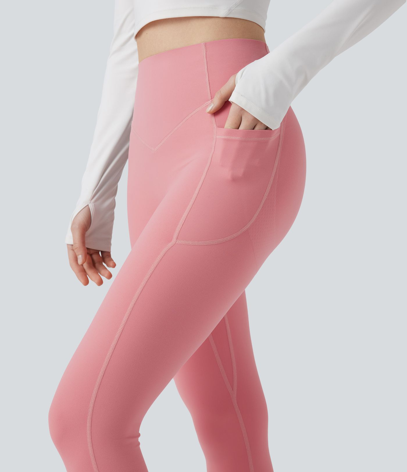 Halara UltraSculpt™ SoCinched Augstās jostas kapri treniņu legingi ar kabatām, kas paceļamvietu un kontrolē vēderu