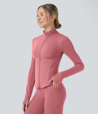 Gilet de yoga Halara UltraSculpt™ à manches longues push-up et taille haute, avec trois poches pour les pouces.