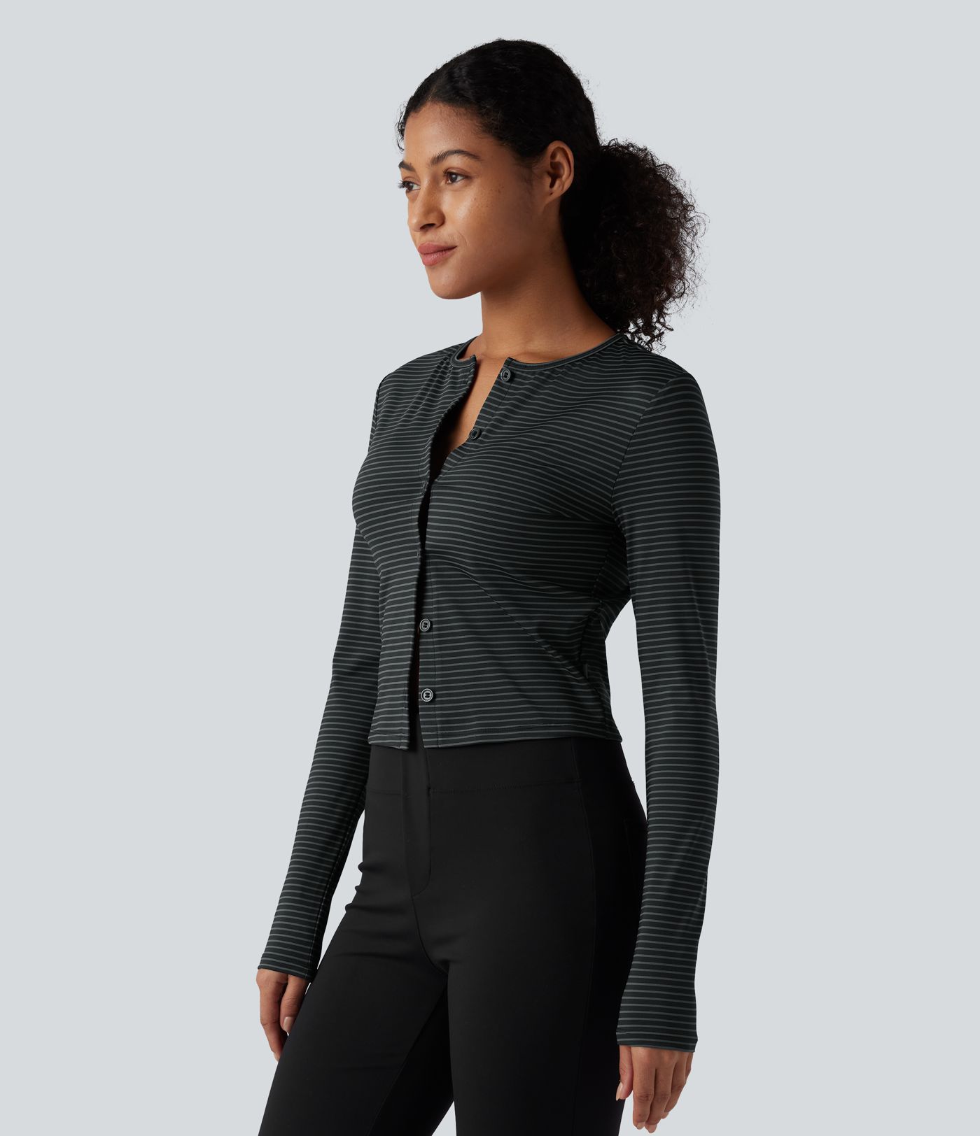 Top de travail rayé à col rond, manches longues et fermeture boutonnée