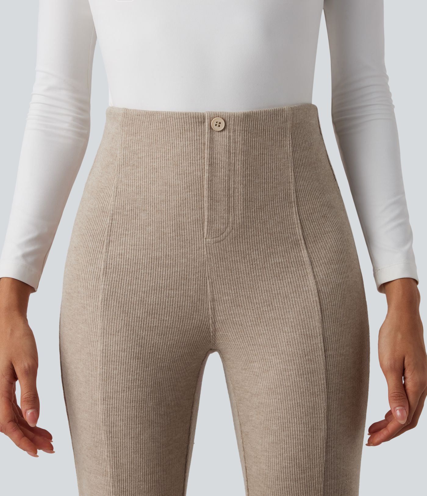 Gerippte High-Waist-Schlaghose, bauchformend und lässig