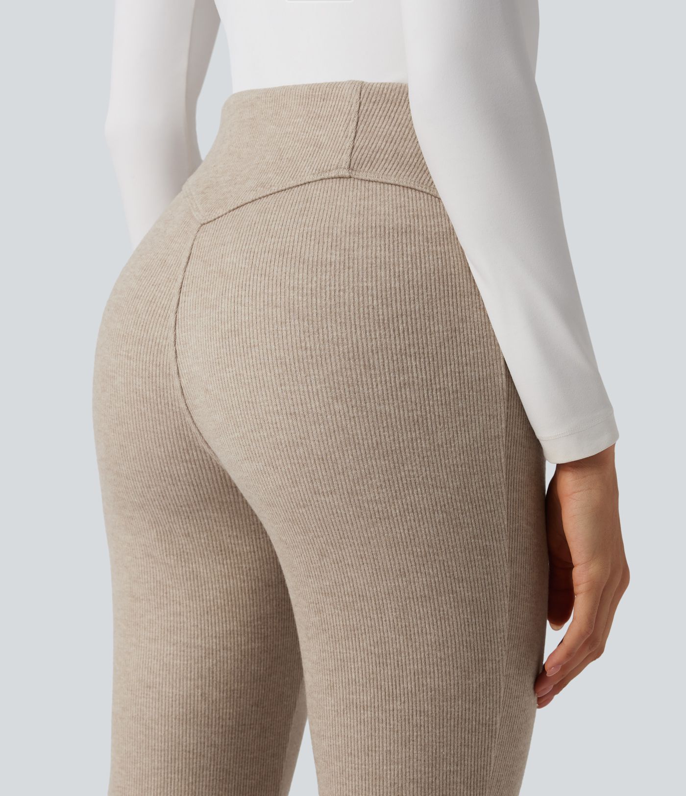 Gerippte High-Waist-Schlaghose, bauchformend und lässig