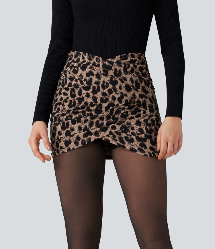 Halara UltraSculpt™ z vzorcem leoparda, križno zasnovano visokopasno 2-v-1 oprijeto mini krilo za zabavo