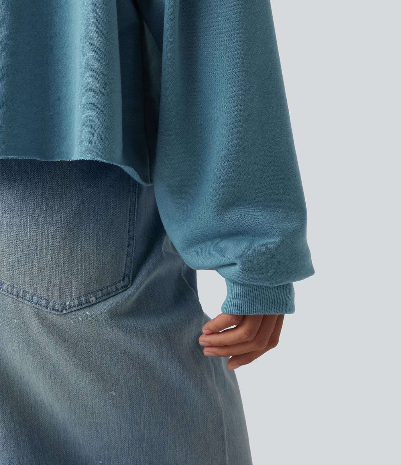 Lässiges Sweatshirt mit langen Ärmeln und schulterfreiem Design