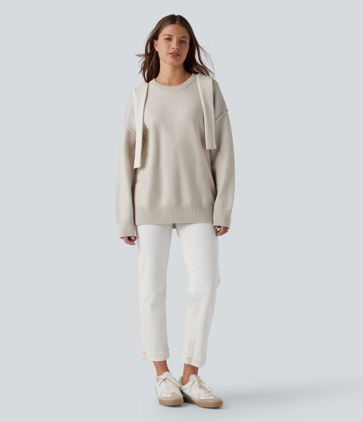 Lässiger Pullover mit Rundhalsausschnitt, überschnittenen Schultern und langen Ärmeln
