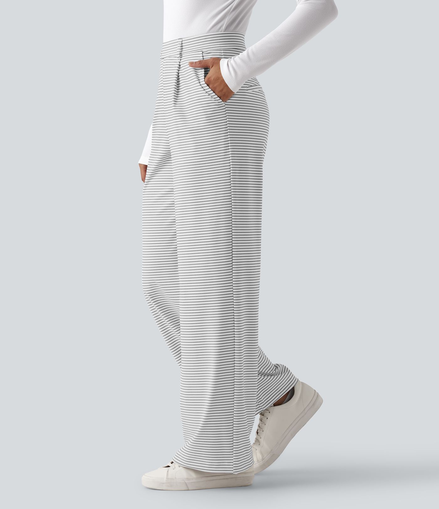 Pruhované pracovní kalhoty s vysokým pasem, rovnými nohavicemi a kapsami