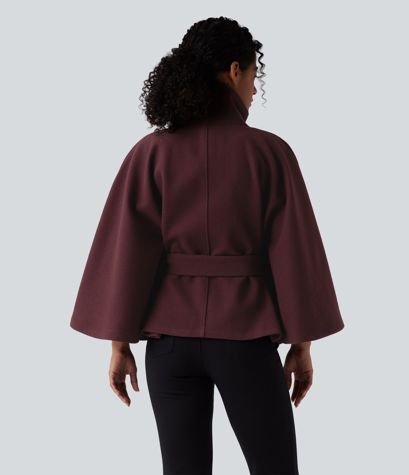 Manteau cape de travail à col montant, manches longues et ceinture