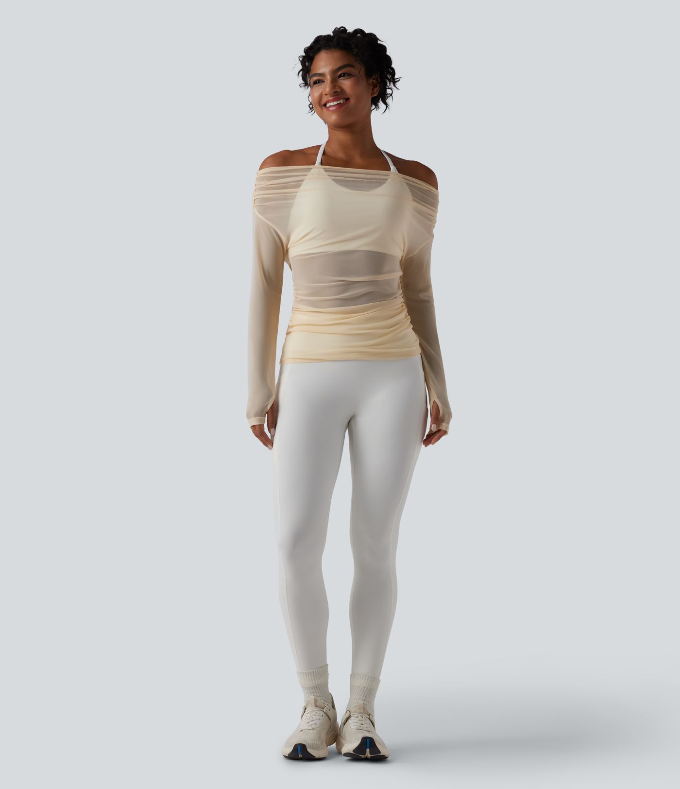 Yoga-Sport-Top mit langen Ärmeln, Daumenlöchern, Kontrastmesh und One-Shoulder-Design