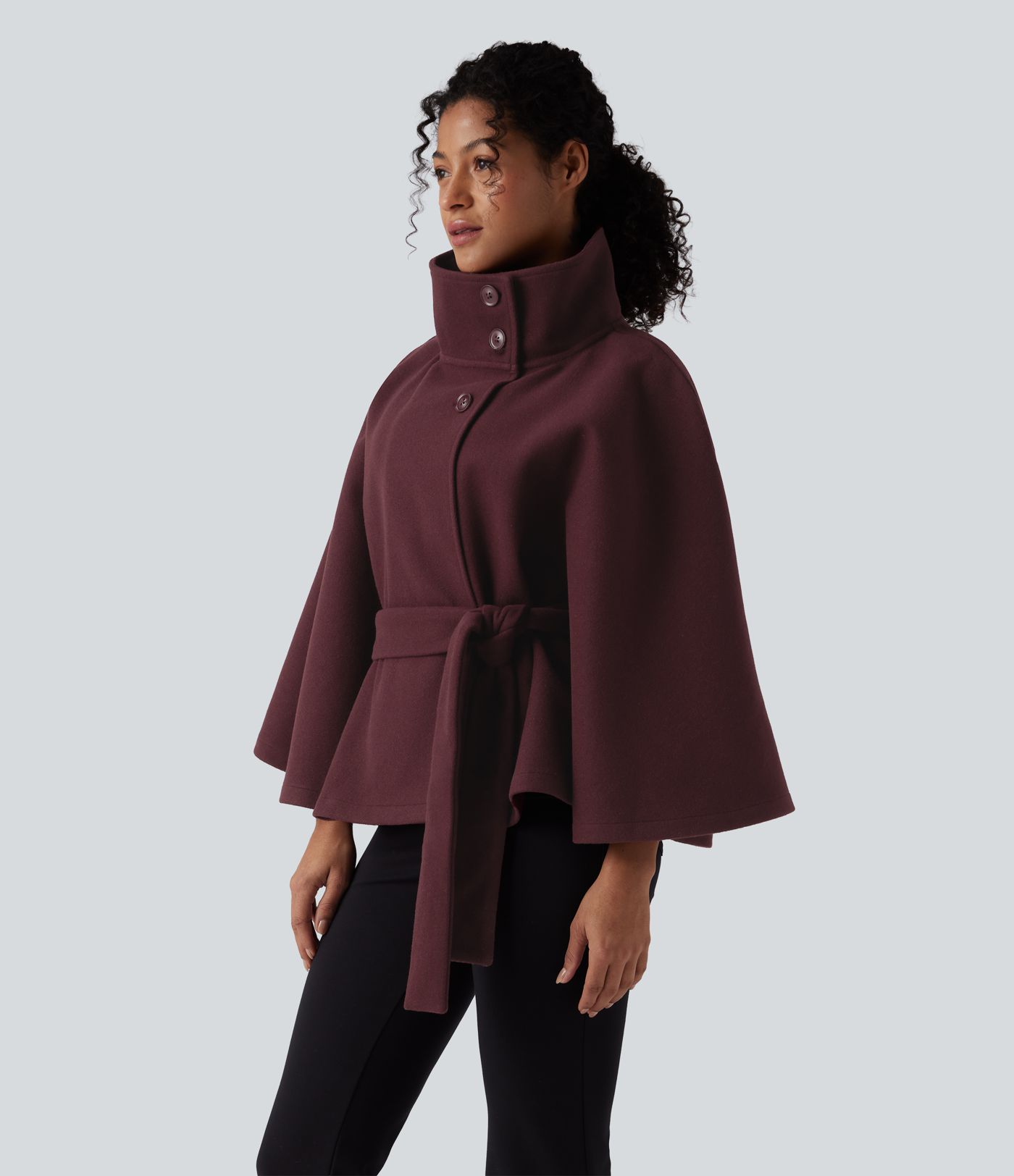 Manteau cape de travail à col montant, manches longues et ceinture