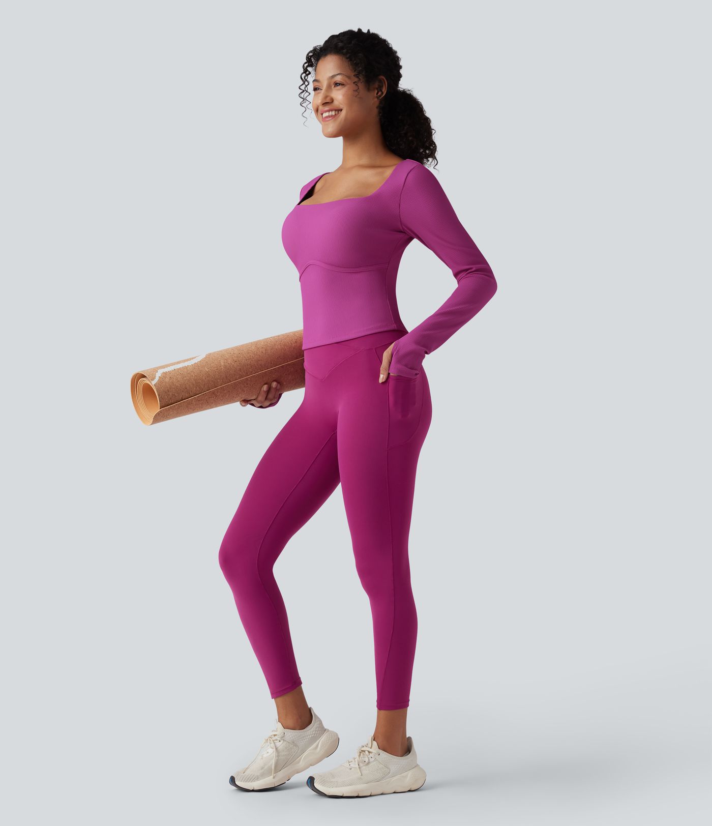 Top de yoga tricoté à encolure carrée, effet push-up, manches longues avec ouverture pour le pouce — bonnets D/DD/DDD/F