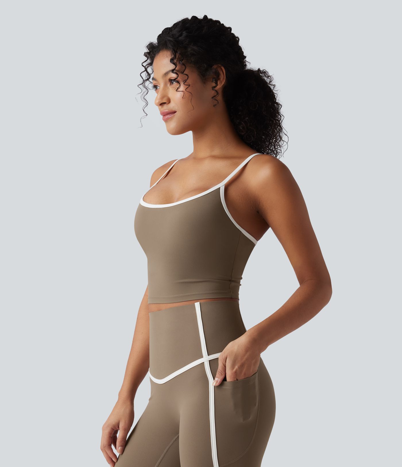 Halara UltraSculpt™ caraco de yoga bicolore à encolure en U