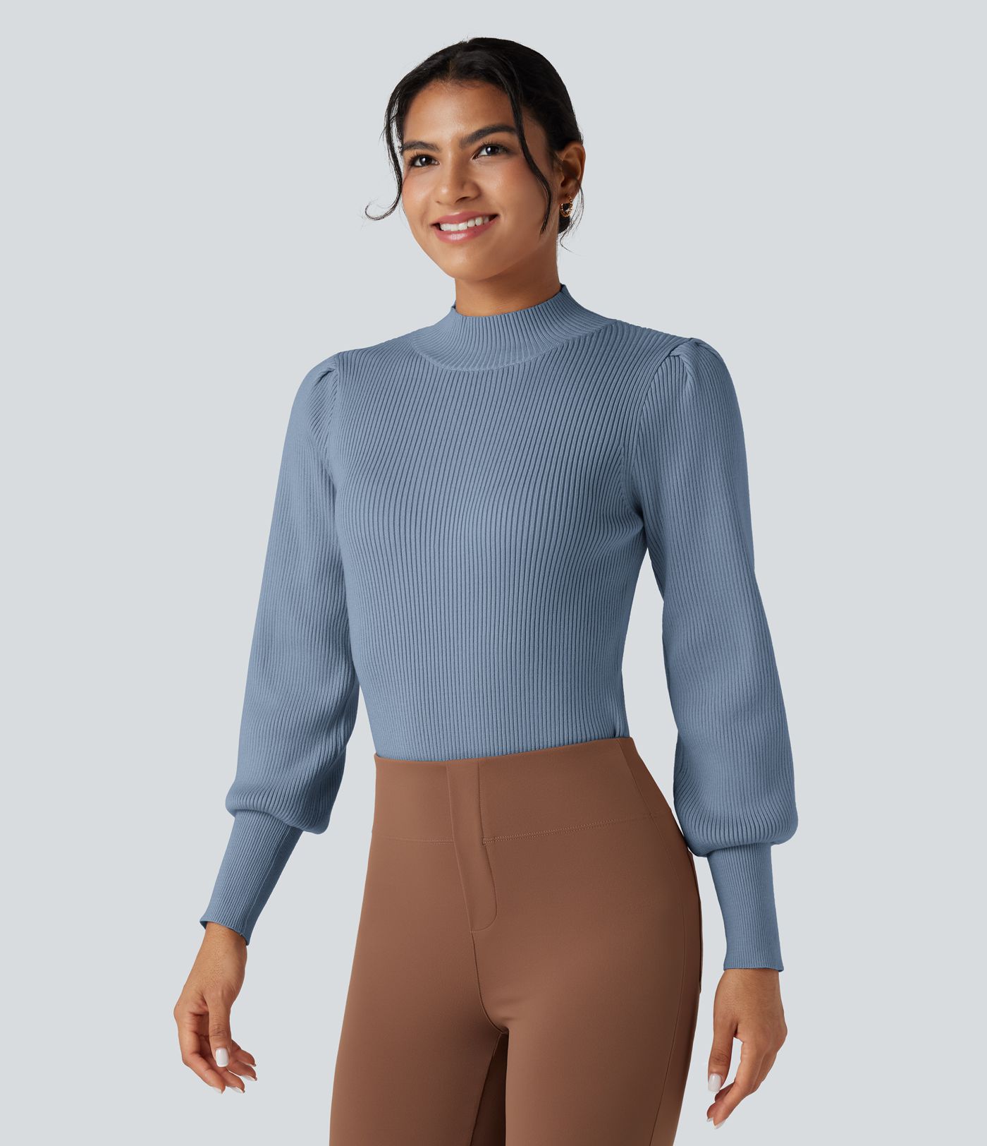 Legerer, langer Pullover mit Stehkragen und Puffärmeln