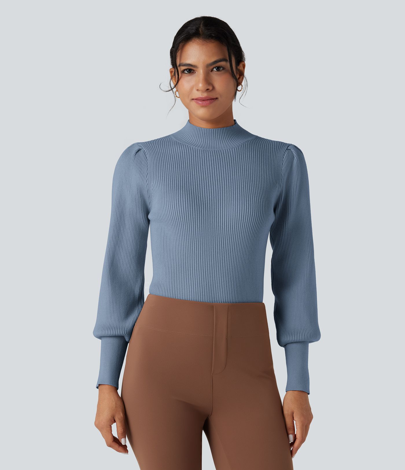 Legerer, langer Pullover mit Stehkragen und Puffärmeln