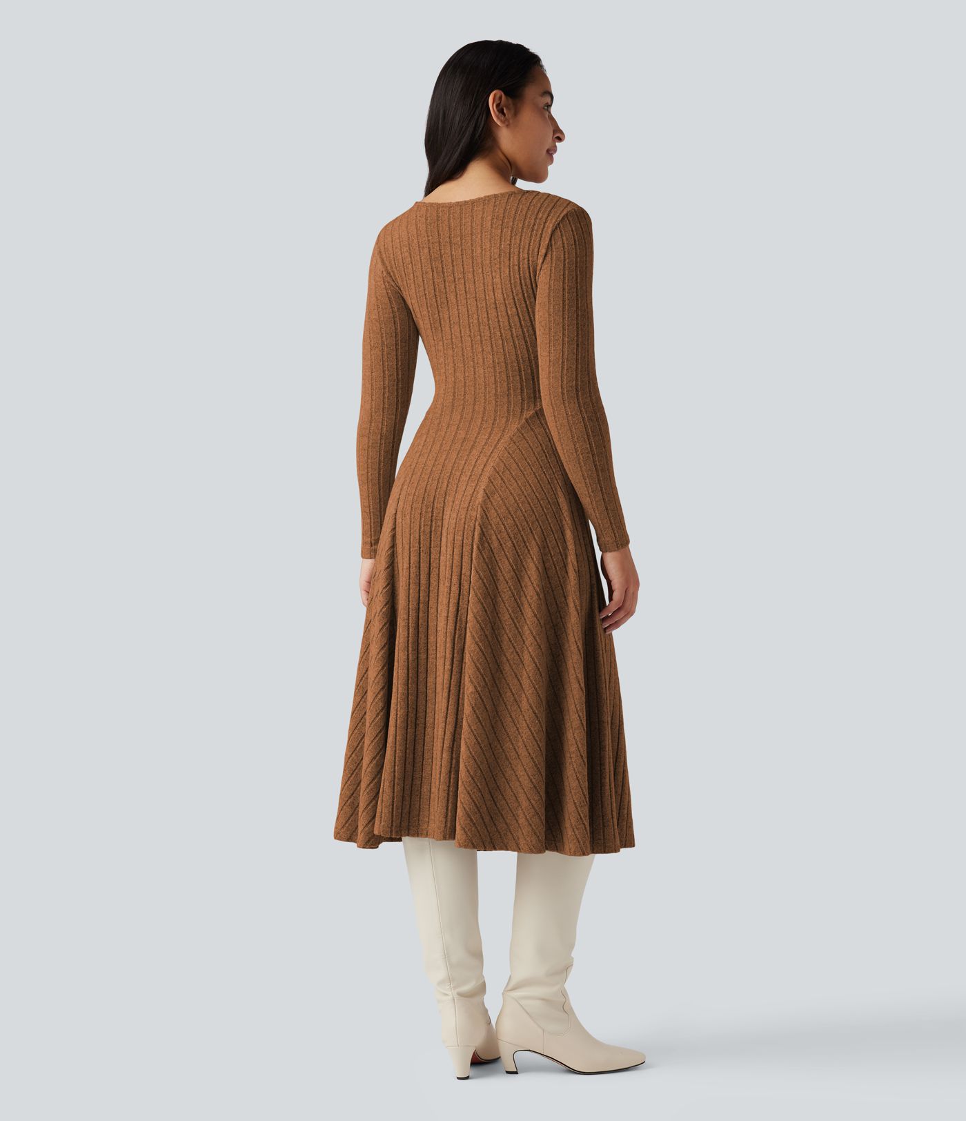 Robe mi-longue évasée maille côtelée à décolleté en V et manches longues