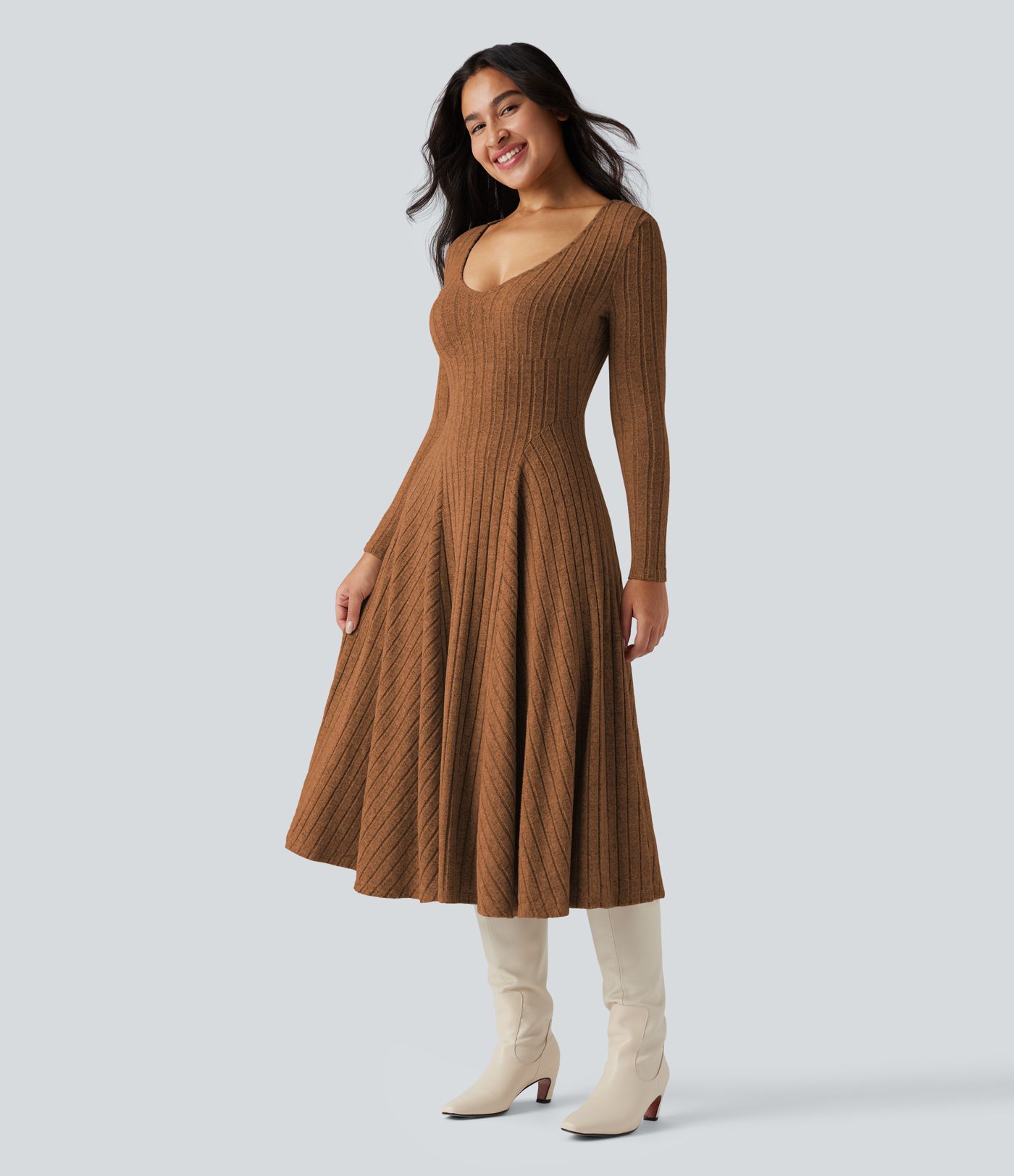 Robe mi-longue évasée maille côtelée à décolleté en V et manches longues