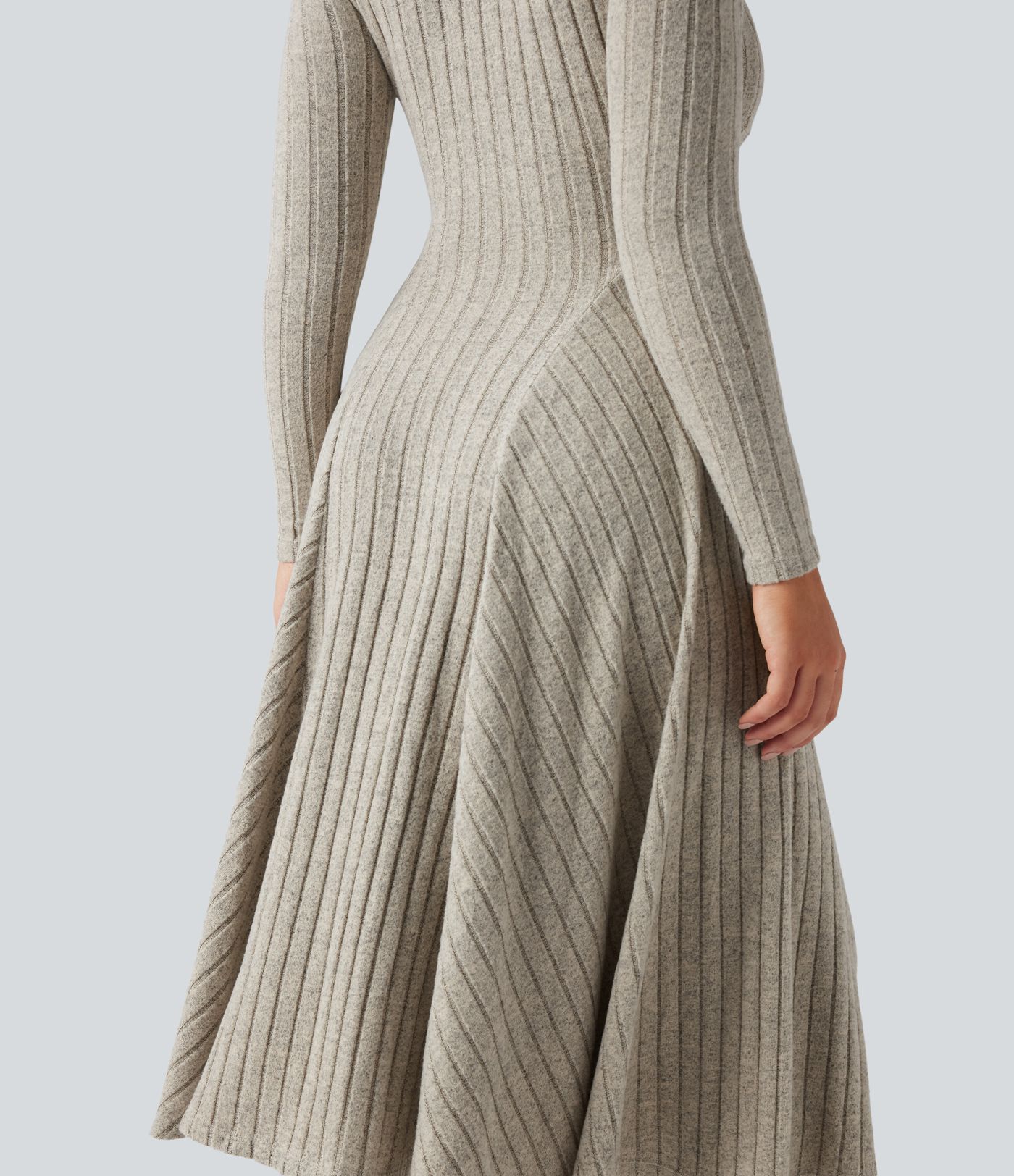 Geripptes Strick-Midikleid mit V-Ausschnitt, langen Ärmeln und ausgestelltem Rock, lässig