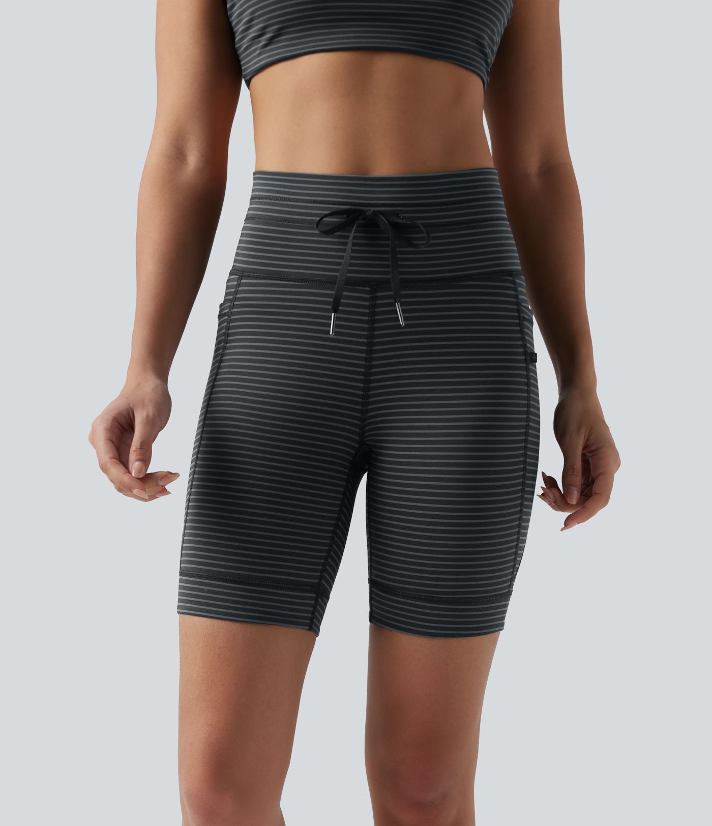 Yoga-Shorts mit hohem Bund, Seitentaschen, Kordelzug und Streifen - 17,8 cm