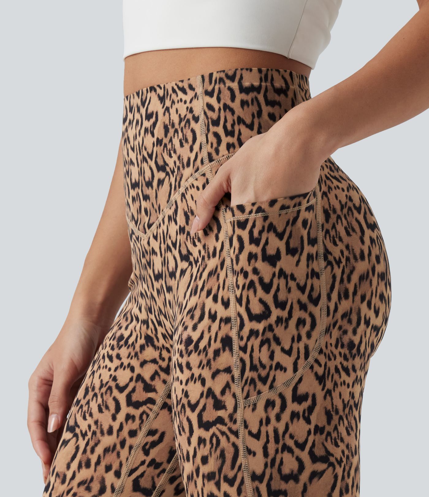Halara UltraSculpt™ leopárdmintás, magas derekú, ráncolt fenékemelő, hasformázó pedálpusher edzőleggings zsebekkel