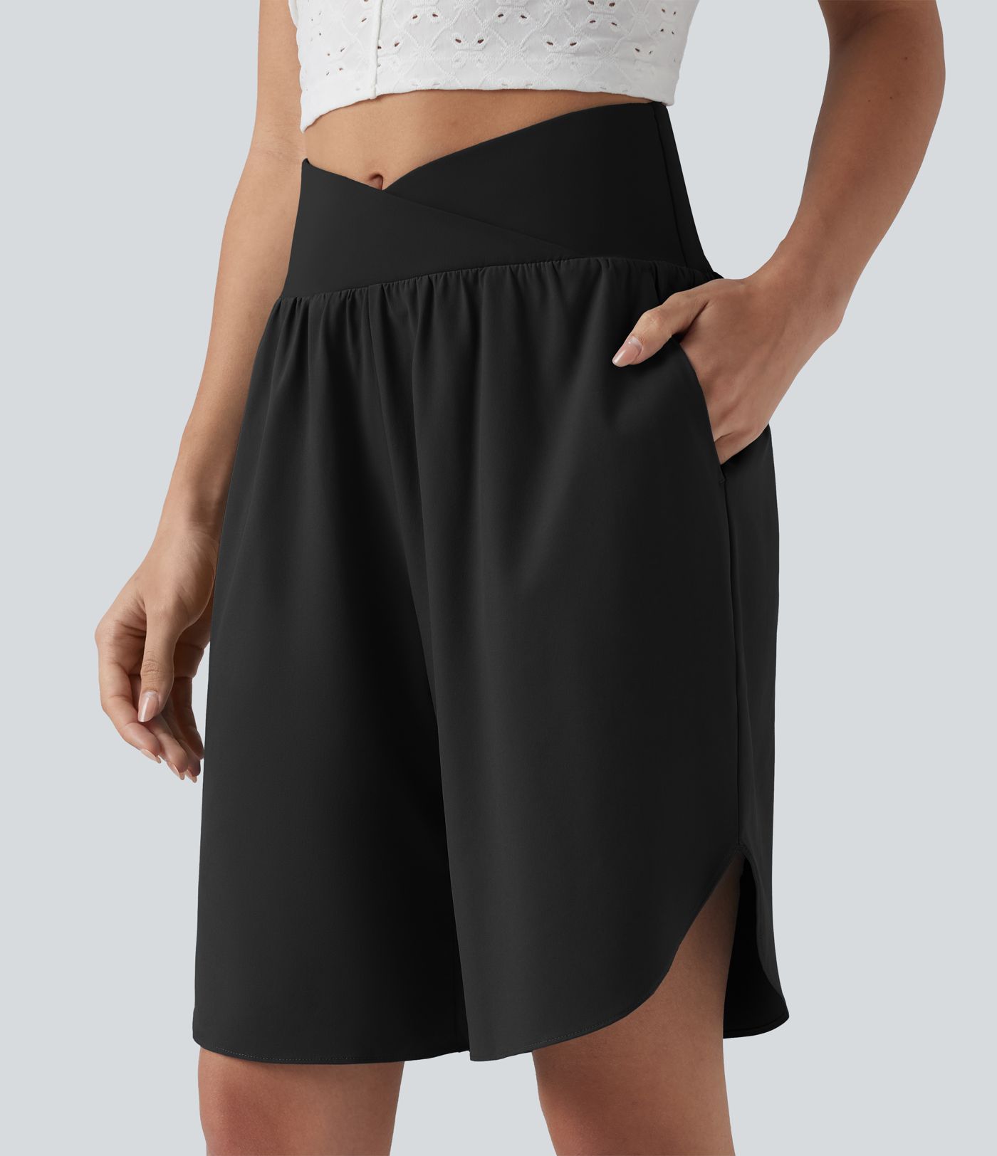 Breezeful™ - Shorts mit hohem Crossover-Bund, Seitentaschen und abgerundetem Saum - schnelltrocknend
