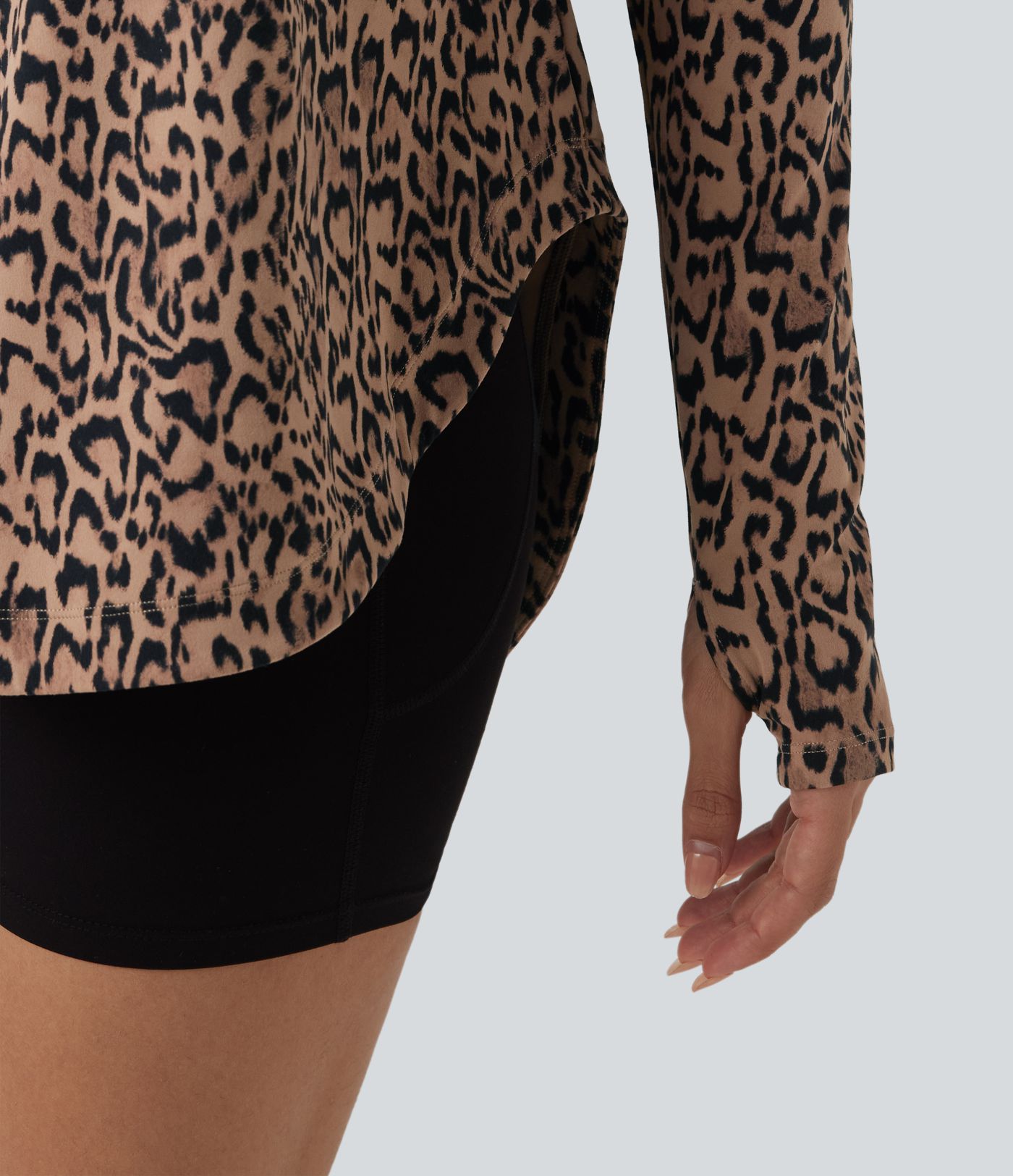 SoftlyZero™ Leopardenmuster One-Shoulder Langarm-Sporttop mit Daumenloch und geschwungener Saumkante - UPF40+