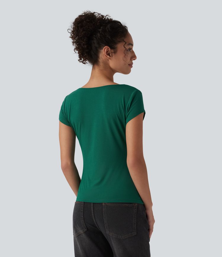 T-shirt décontracté à manches courtes et encolure Queen Anne