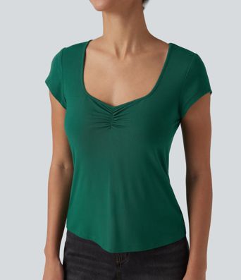 T-shirt décontracté à manches courtes et encolure Queen Anne