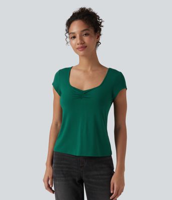 T-shirt décontracté à manches courtes et encolure Queen Anne