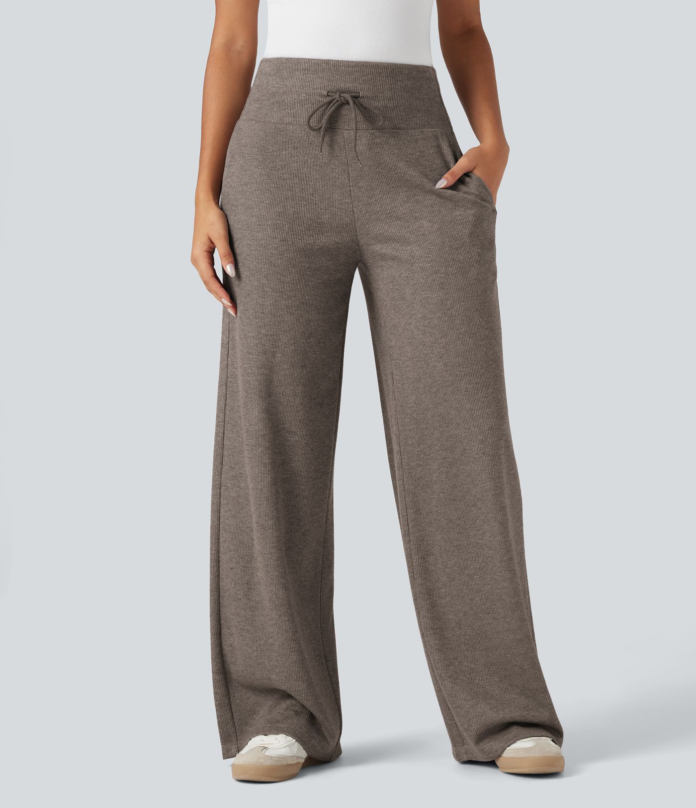 Ребристи трикотажни панталони SoCinched с висока талия, оформящи корема, с връзка, широки крачоли и джобове.