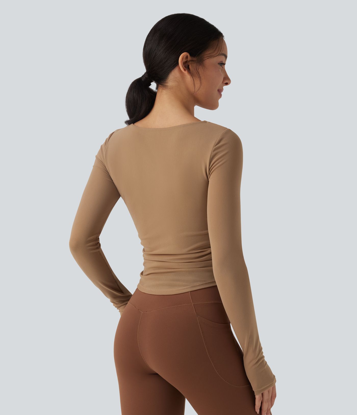 Square Neck Long Sleeve Thumb Holes Contrast Mesh Ruched Curved Hem 2-in-1 Workout Top