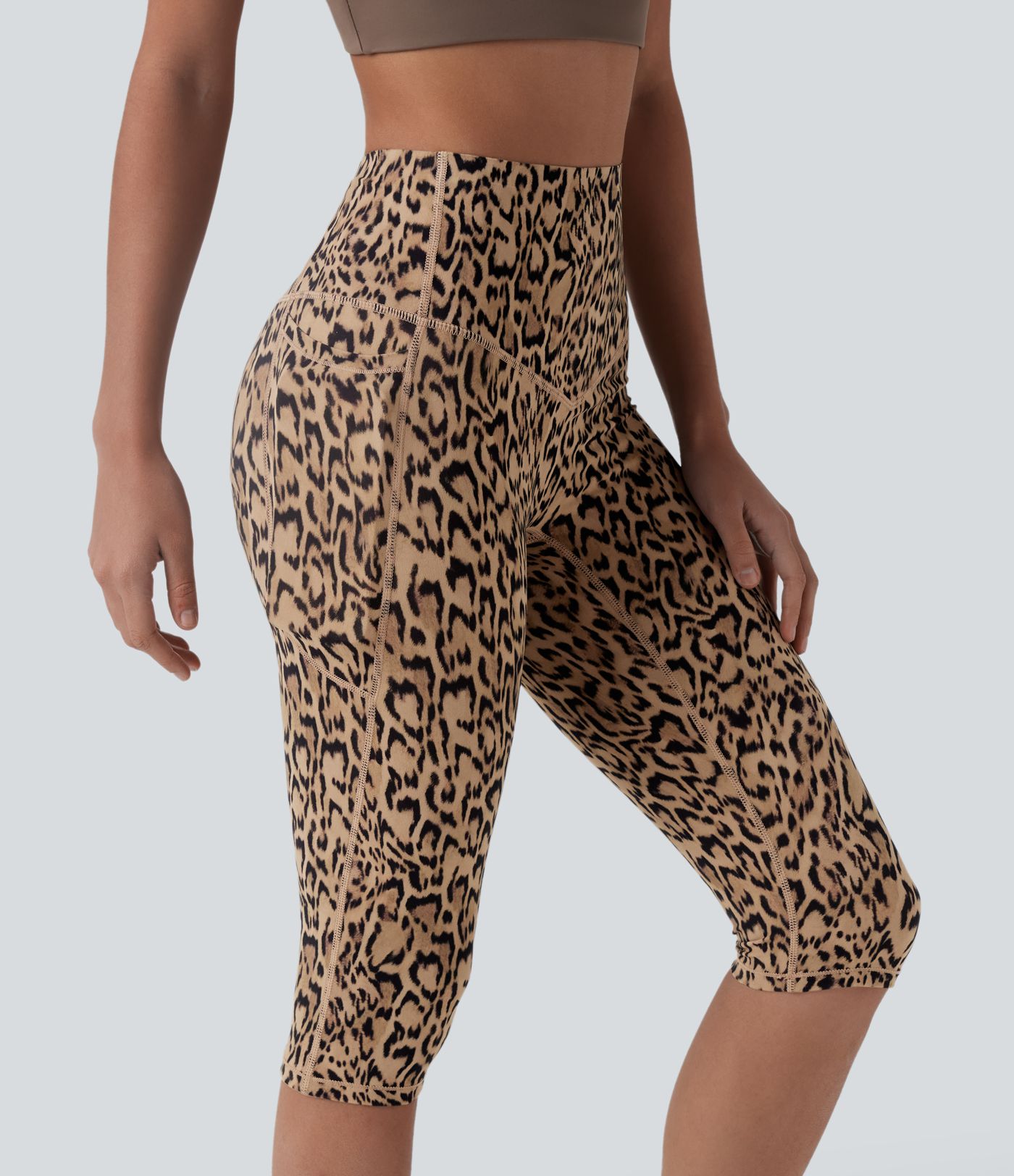 Halara UltraSculpt™ - Pedal-Pusher-Leggings mit hohem Bund, Seitentaschen, Bauchkontrolle und Leopardenmuster