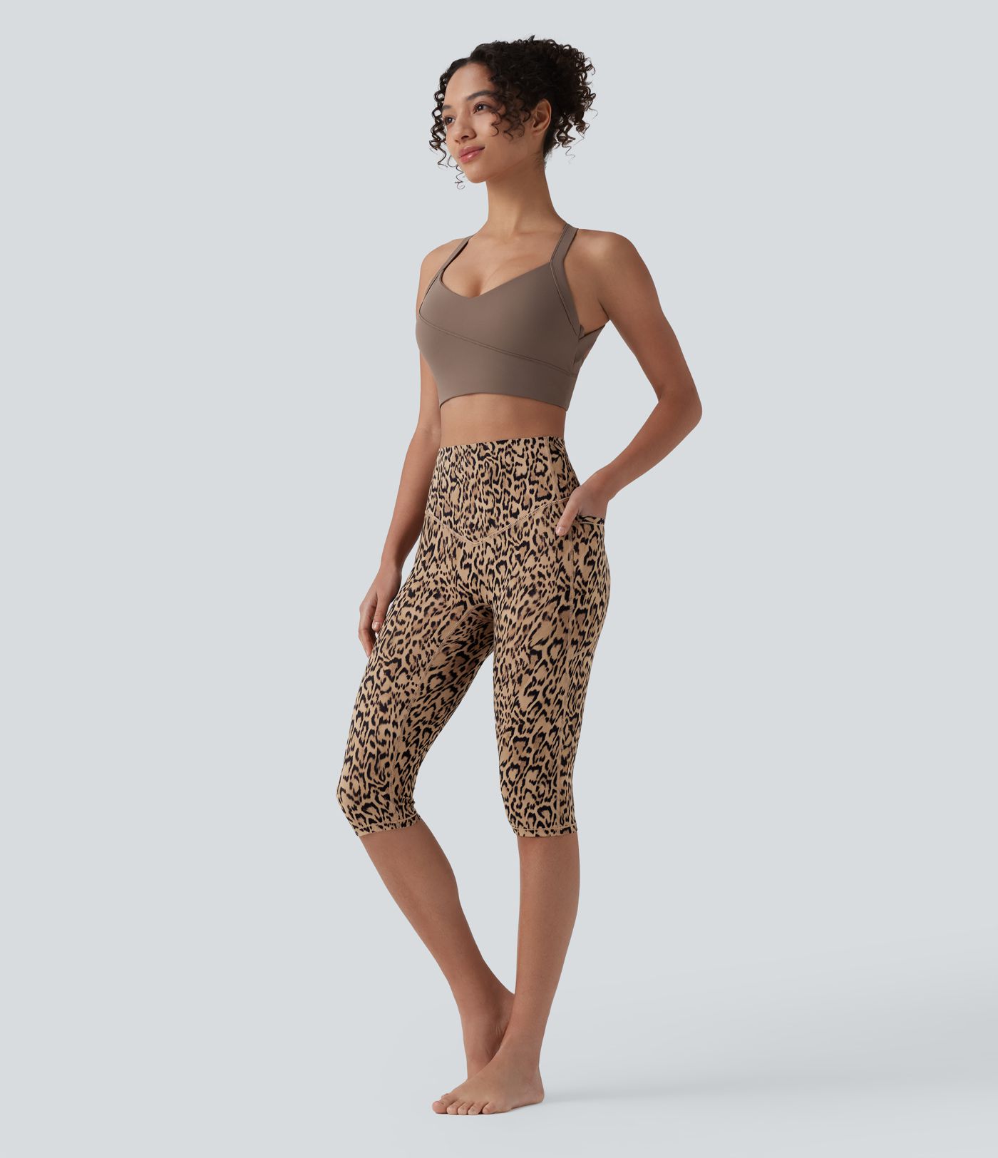 Halara UltraSculpt™ - Pedal-Pusher-Leggings mit hohem Bund, Seitentaschen, Bauchkontrolle und Leopardenmuster