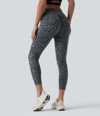Halara UltraSculpt™ leopárdmintás, magas derekú capri edzőleggings, fodros fenékemelő és hasformáló hatással, zsebekkel. Halara UltraSculpt™ leopárdmintás, magas derekú capri edzőleggings, fodros fenékemelő és hasformáló hatással, zsebekkel.
