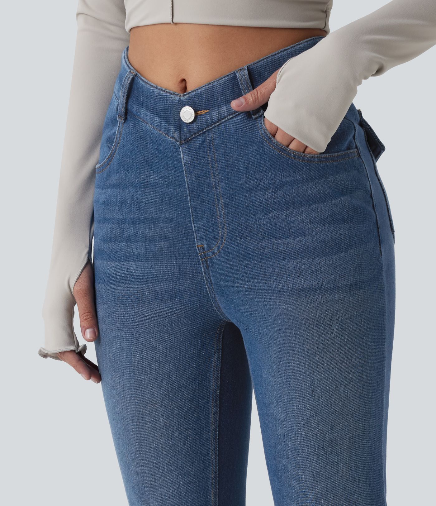 Halara Flex™ - Lässige Schlagjeans mit hohem V-förmigem Bund und mehreren Taschen