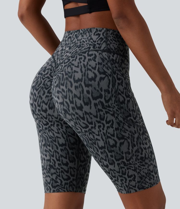 Halara UltraSculpt™ - Workout-Shorts mit hohem Bund, Seitentaschen, Bauchkontrolle, Booty-Scrunch und Leopardenmuster - 22,9 cm
