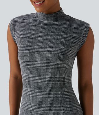 Midi darbo suknelė, kūno siluetą pabrėžianti, be rankovių, su aukšta apykakle ir šuniuko danties raštu (houndstooth)