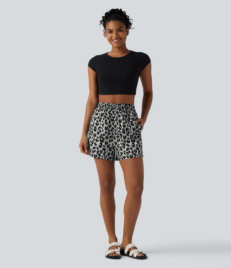 Lässige Shorts mit hohem Bund, Seitentaschen, Kordelzug und Leopardenmuster