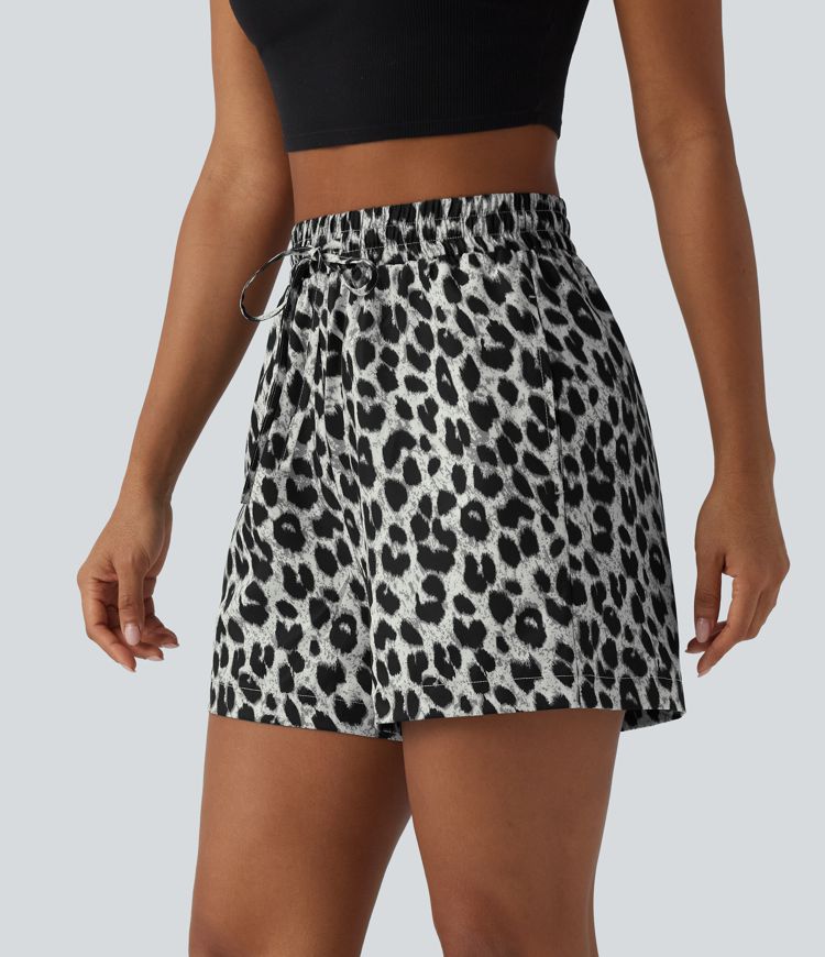 Lässige Shorts mit hohem Bund, Seitentaschen, Kordelzug und Leopardenmuster