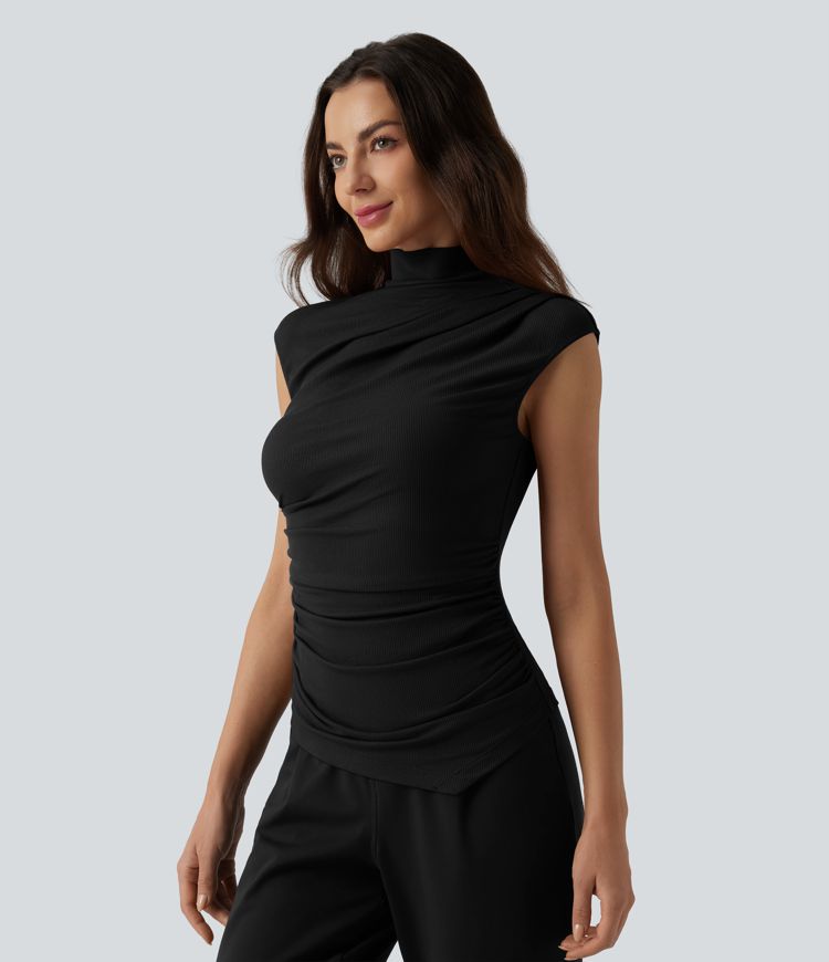 Lässiges Tanktop aus geripptem Strick mit Rollkragen und symmetrischem Saum