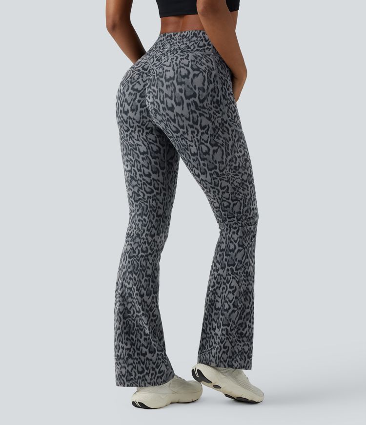 Halara UltraSculpt™ - Bootcut-Yoga-Leggings mit hohem Bund, Seitentaschen, Bauchkontrolle, Booty-Scrunch und Leopardenmuster - Po-Lifting