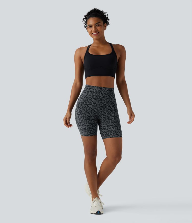 Halara UltraSculpt™ - Workout-Shorts mit hohem Bund, Seitentaschen, Bauchkontrolle, Booty-Scrunch und Leopardenmuster - 17,8 cm