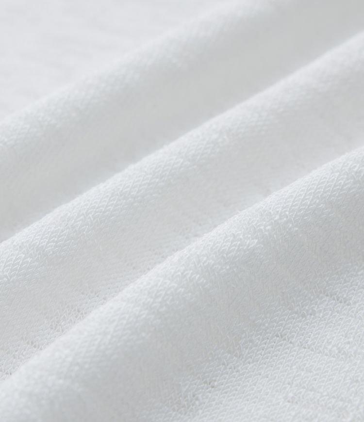 Lässiges, halbtransparentes T-Shirt mit langen Ärmeln, One-Shoulder-Design und asymmetrischem Saum