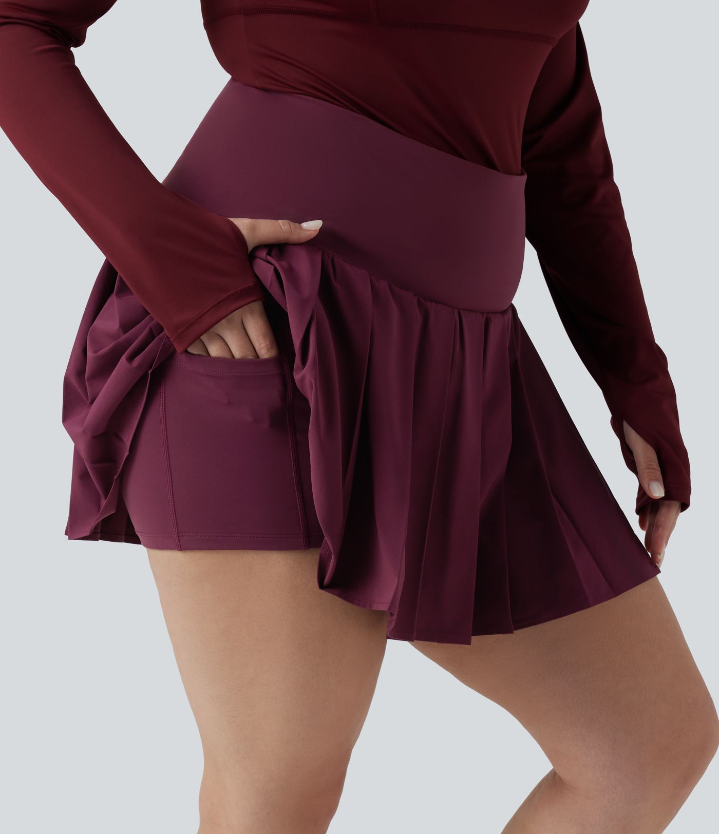 Tallas grandes Breezeful™: falda mini de yoga 2 en 1 plisada, de cintura alta, con dobladillo asimétrico, de secado rápido y con bolsillos