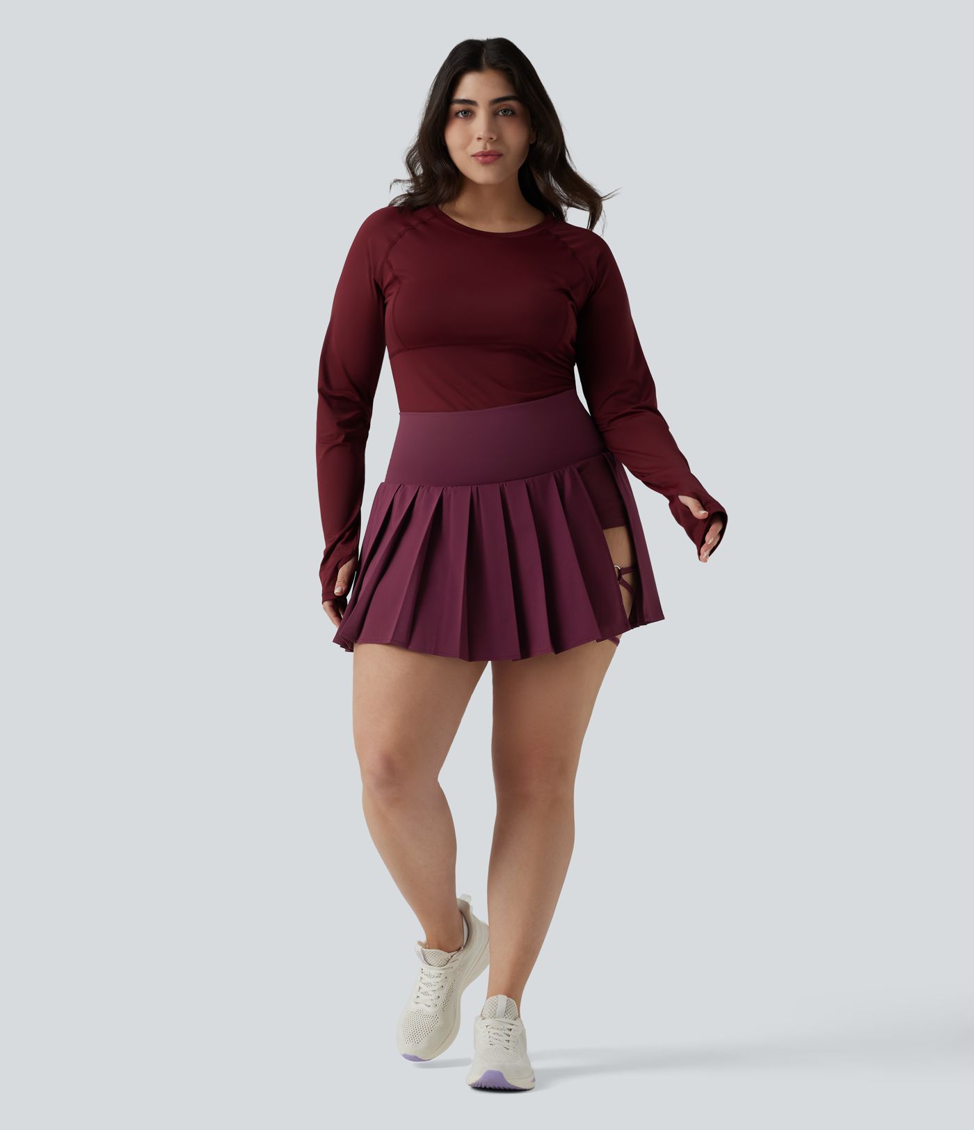 Tallas grandes Breezeful™: falda mini de yoga 2 en 1 plisada, de cintura alta, con dobladillo asimétrico, de secado rápido y con bolsillos