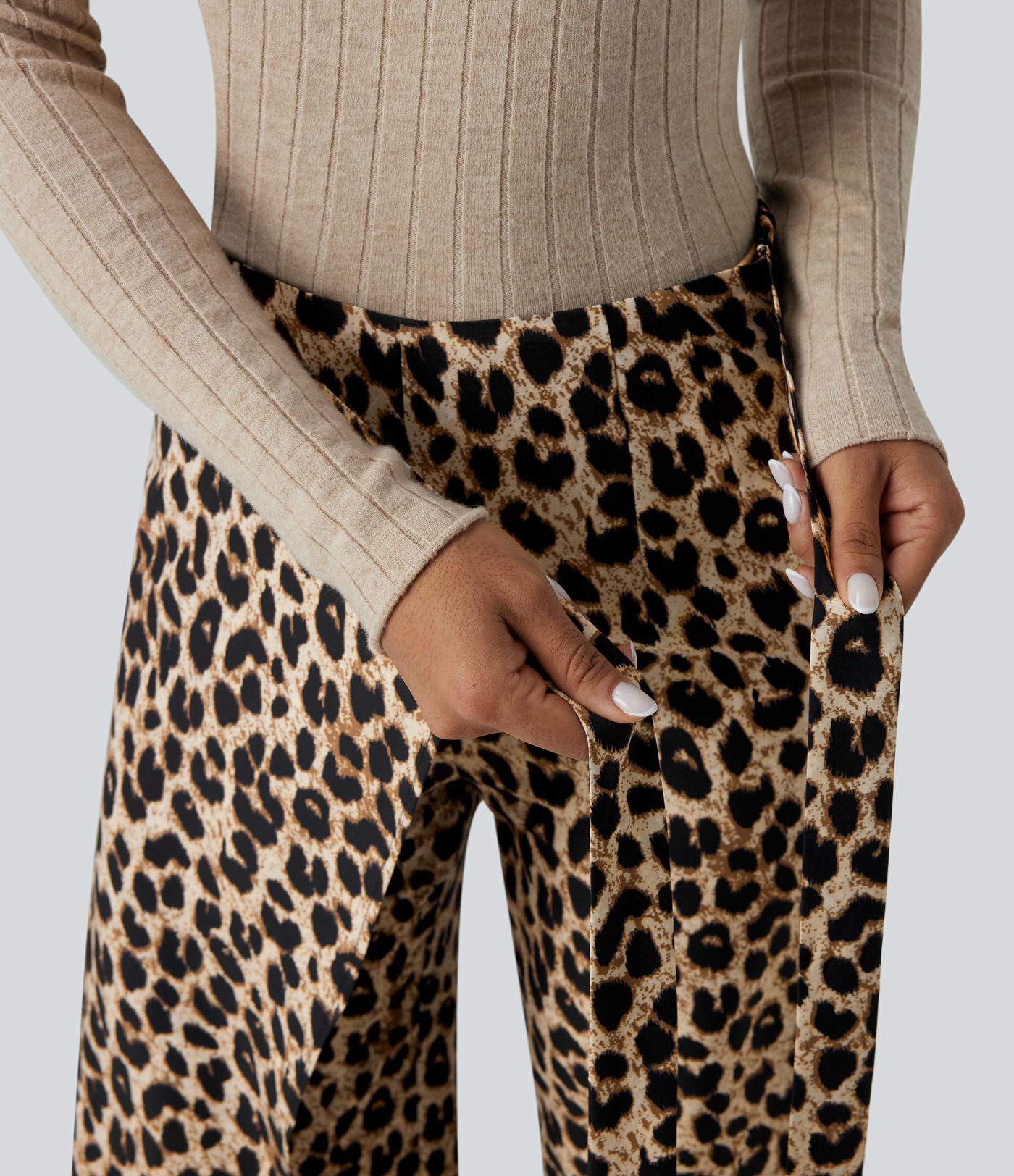 Arbeits-Hose mit hohem Bund, Leopardenmuster, seitlichem Bindeband und weitem Bein