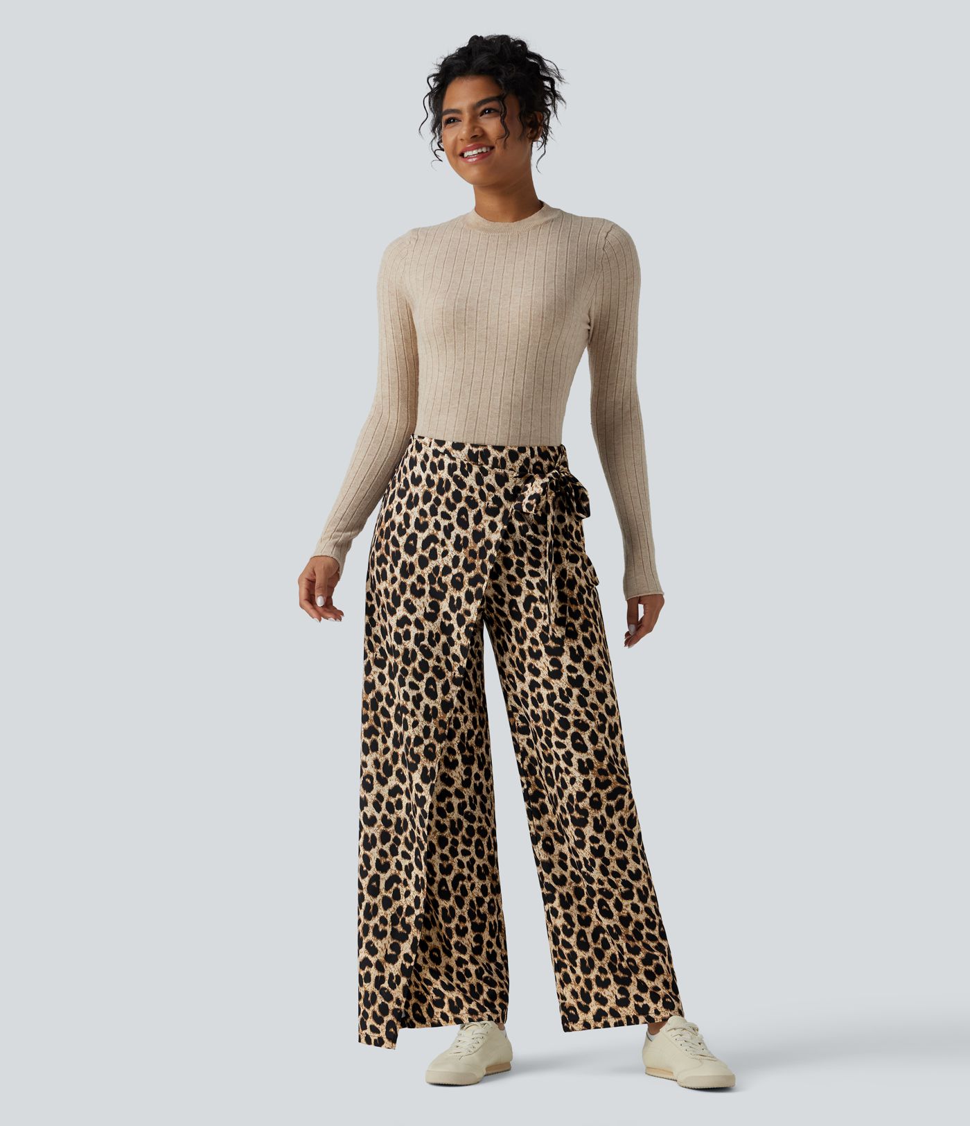 Arbeits-Hose mit hohem Bund, Leopardenmuster, seitlichem Bindeband und weitem Bein