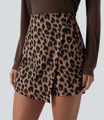 Lässiger Mini-Hosenrock mit hohem Bund, Leopardenmuster und Waffelstruktur