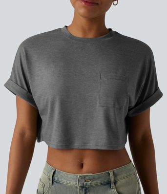 Verkürztes, lässiges T-Shirt mit Rundhalsausschnitt, kurzen Ärmeln, meliertem Stoff und Tasche