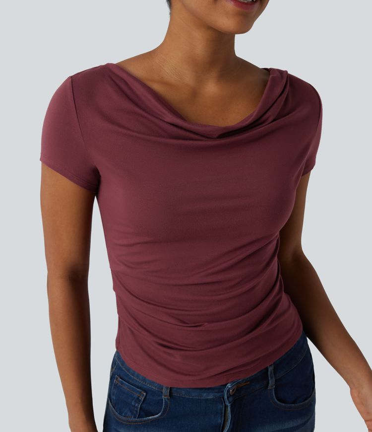 Lässiges, gerafftes Top mit Wasserfallausschnitt und kurzen Ärmeln